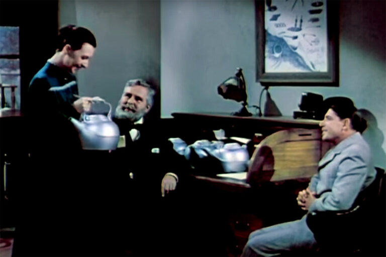 Griswold Aluminum Tea Kettle by the Griswold Cast Iron Company.